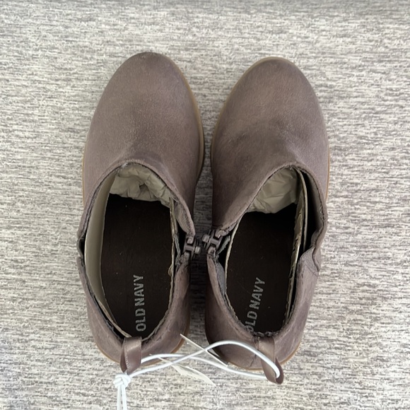 𝅺Old Navy size 10 toddler bootie new with tags in light grey suede. - Picture 5 of 6